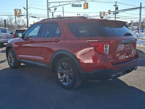 Certified 2022 Ford Explorer XLT w/ Equipment Group 202A image 4