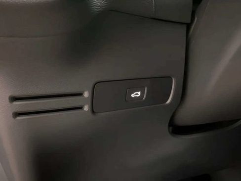 Used 2023 Volvo XC40 Recharge Ultimate AWD/4WD image 31
