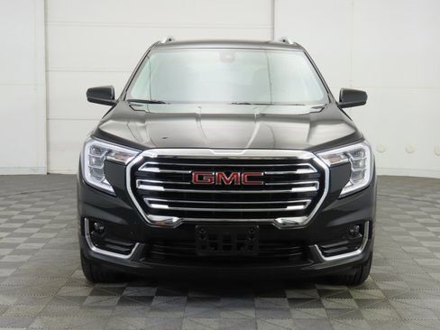 Used 2023 GMC Terrain SLT image 2