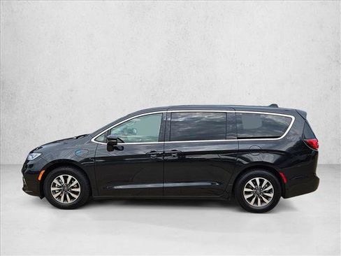 Used 2023 Chrysler Pacifica Touring-L FWD image 9