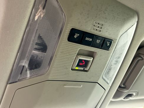 Used 2021 Toyota RAV4 XLE image 22