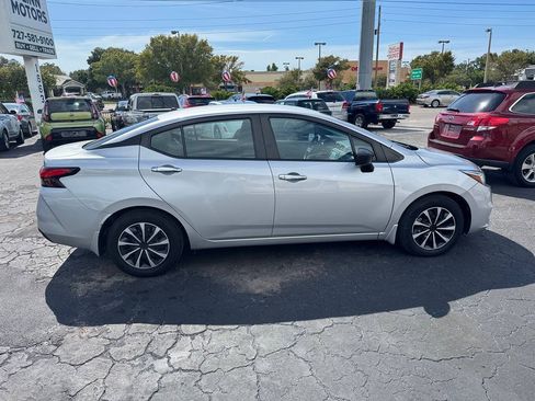 Used 2020 Nissan Versa S FWD image 9