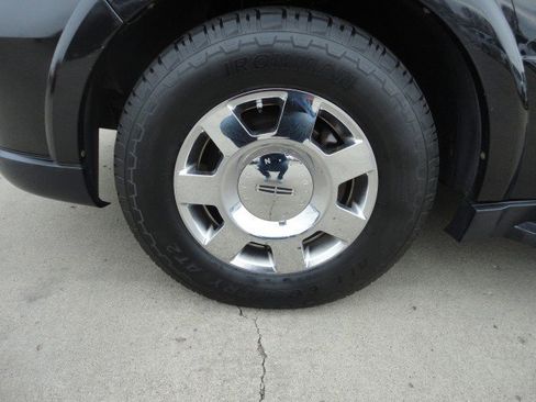 Used 2006 Lincoln Navigator Luxury image 2