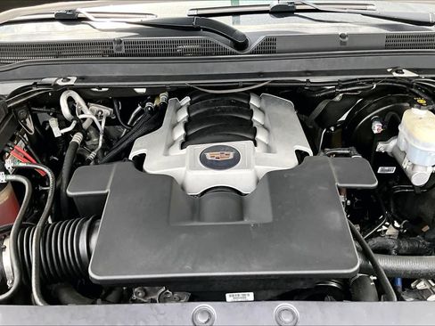 Used 2020 Cadillac Escalade Premium Luxury RWD image 31