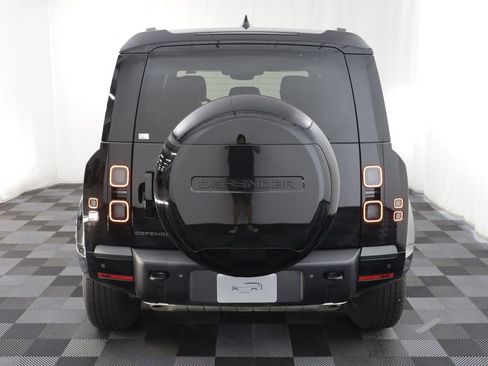 Certified 2026 Land Rover Defender 110 X-Dynamic SE AWD/4WD image 17
