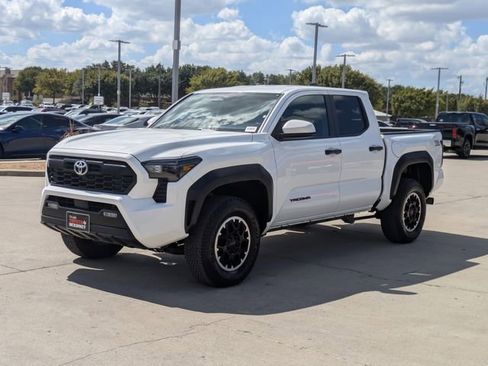 Used 2024 Toyota Tacoma TRD Off-Road image 10