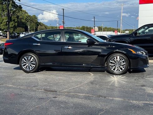 Certified 2024 Nissan Altima 2.5 SV image 2