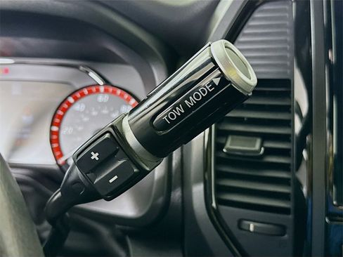 Used 2024 Nissan Titan PRO-4X image 8