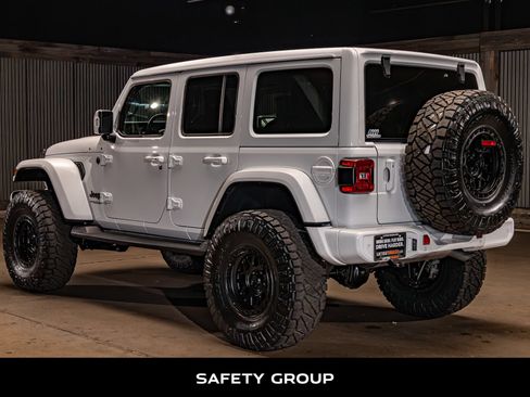 Used 2022 Jeep Wrangler Unlimited Sahara AWD/4WD image 7