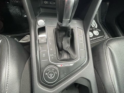 Used 2018 Volkswagen Tiguan SEL image 16