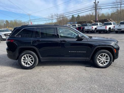 Used 2023 Jeep Grand Cherokee Laredo AWD/4WD image 8