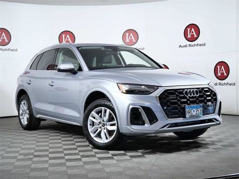Used 2022 Audi Q5 2.0T Premium w/ Convenience Package image 1