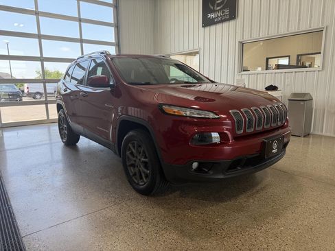 Used 2015 Jeep Cherokee Latitude AWD/4WD image 6