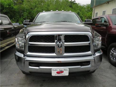 Used 2017 RAM 2500 Tradesman w/ Chrome Appearance Group AWD/4WD image 14