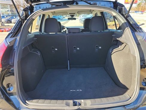 Used 2024 Nissan Kicks S image 9