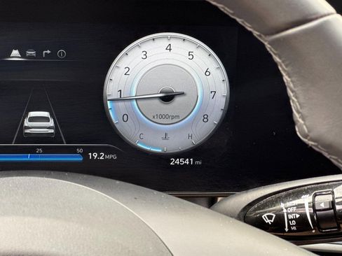 Used 2025 Hyundai Elantra SEL FWD image 33