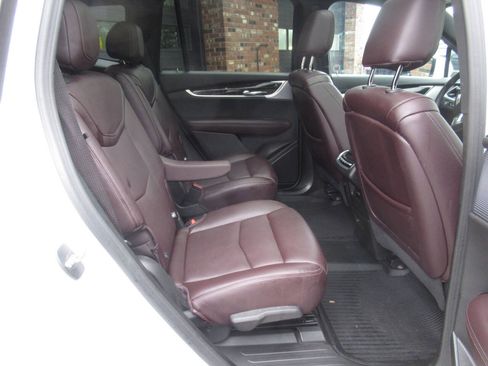 Used 2024 Cadillac XT6 Premium Luxury w/ Technology Package AWD/4WD image 9
