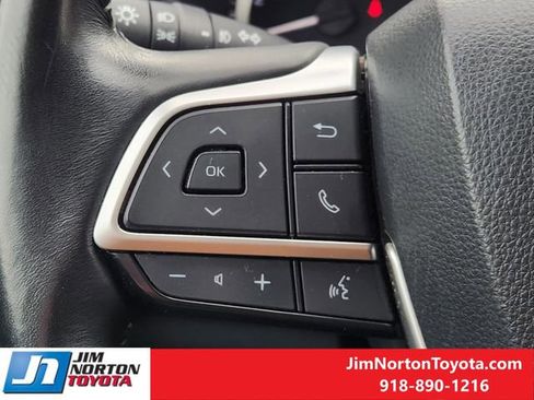 Used 2023 Toyota Highlander LE image 31