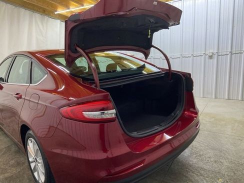 Used 2019 Ford Fusion SE image 10