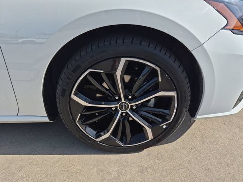 Used 2025 Nissan Altima 2.5 SR FWD image 10