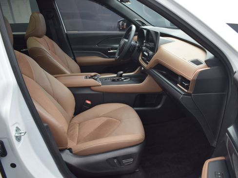 Used 2024 Toyota Grand Highlander AWD Hybrid image 10