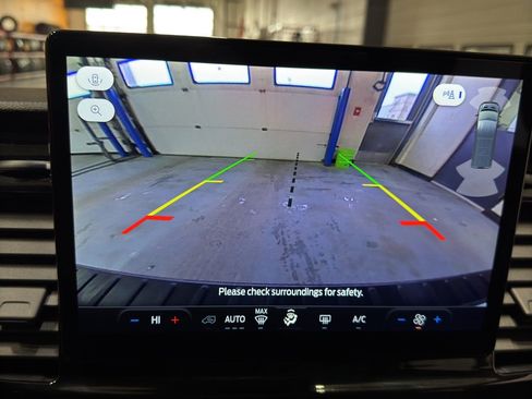 Used 2024 Ford Transit 350 XLT image 25