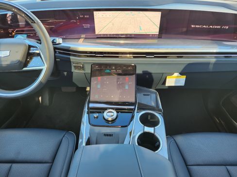 New 2025 Cadillac Escalade IQ Luxury 2 AWD/4WD image 17