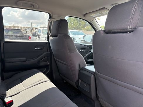 Used 2022 Nissan Frontier SV w/ Technology Package AWD/4WD image 8