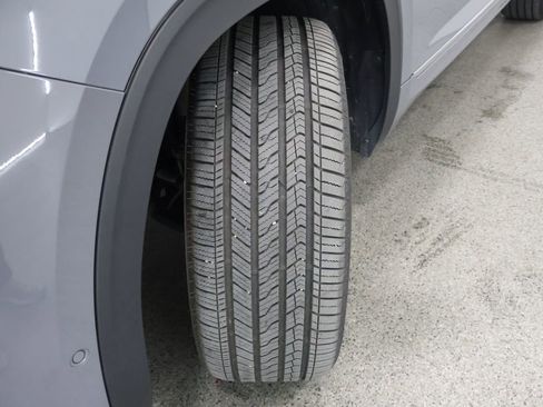 Used 2024 Volkswagen Atlas Cross Sport SEL Premium R-Line image 4