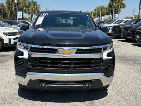 Used 2025 Chevrolet Silverado 1500 LT AWD/4WD image 3