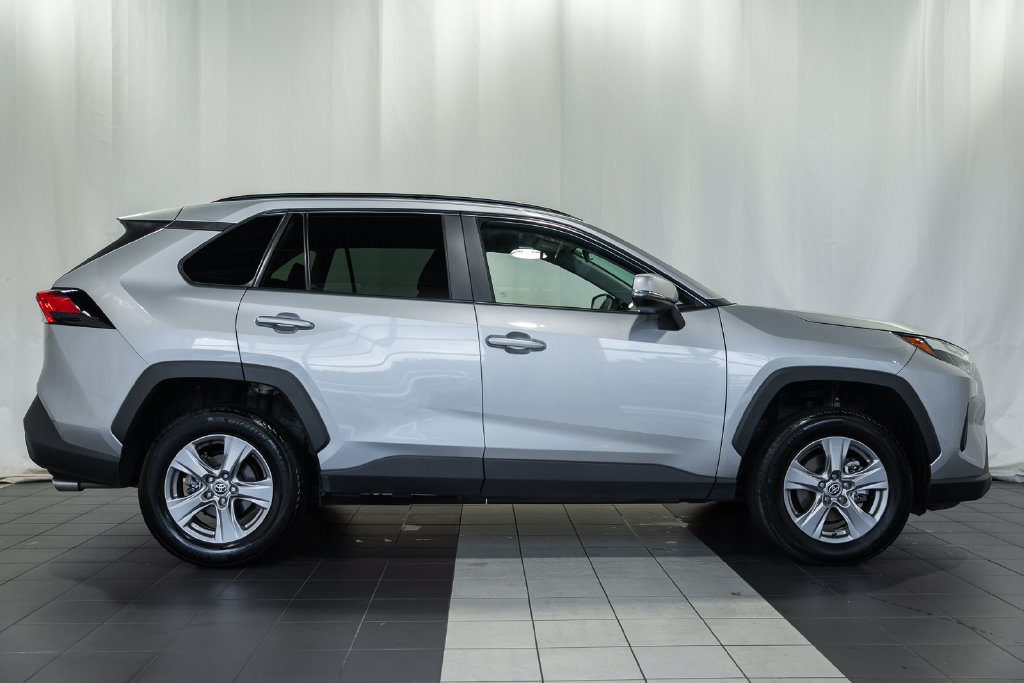 Certified 2025 Toyota RAV4 XLE AWD/4WD image 3