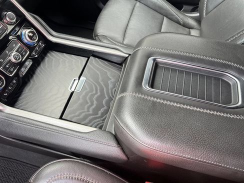 Used 2021 GMC Yukon XL Denali image 15