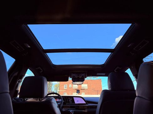 Used 2023 Cadillac Escalade ESV Premium Luxury image 56