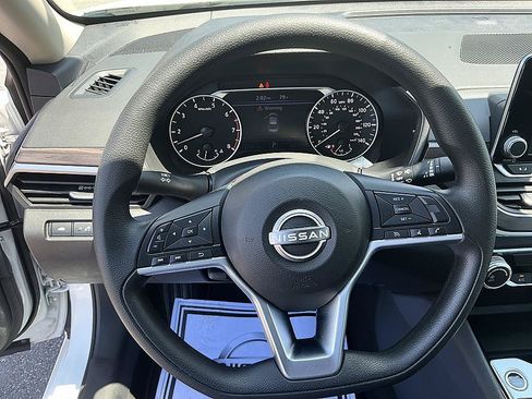 Certified 2024 Nissan Altima 2.5 SV AWD/4WD image 15