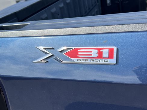 Used 2021 GMC Sierra 1500 SLT w/ SLT Premium Package AWD/4WD image 9