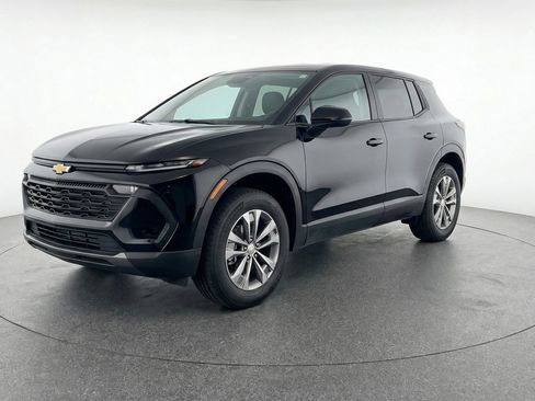 Used 2025 Chevrolet Equinox LT image 3