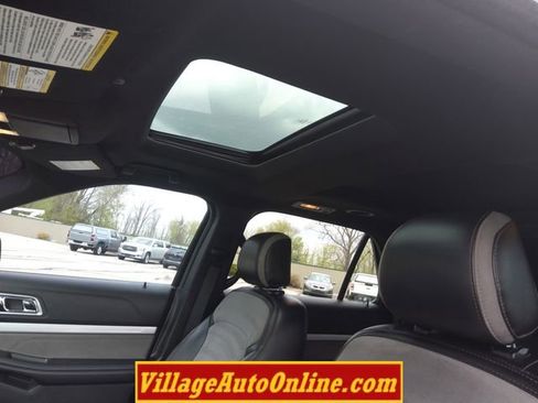 Used 2017 Ford Explorer XLT w/ XLT Technology Feature Bundle AWD/4WD image 20