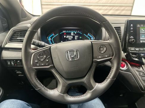Used 2024 Honda Odyssey Sport image 12