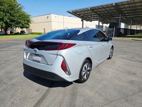 Used 2018 Toyota Prius Prime Premium image 8