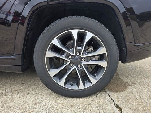 Used 2023 Jeep Grand Cherokee Overland w/ Luxury Tech Group IV AWD/4WD image 11