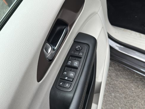 Used 2023 Chrysler Voyager LX FWD image 14