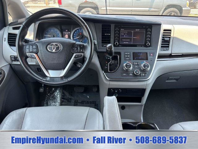 Used 2018 Toyota Sienna XLE w/ XLE Navigation Package AWD/4WD image 9