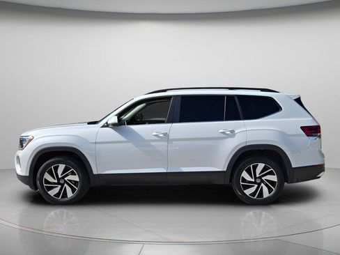 Certified 2026 Volkswagen Atlas SE w/ Panoramic Sunroof Package FWD image 3