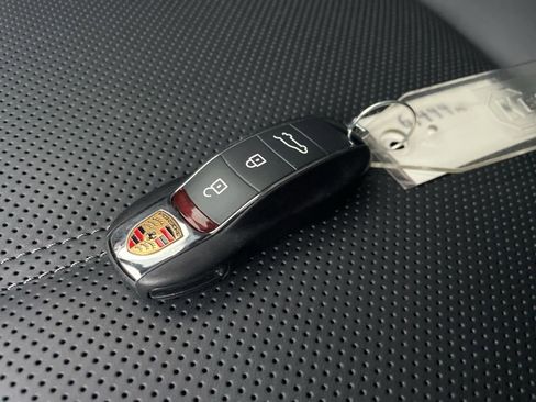 Certified 2025 Porsche Macan image 42