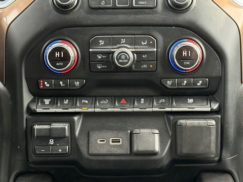 Used 2021 Chevrolet Silverado 3500 High Country image 26