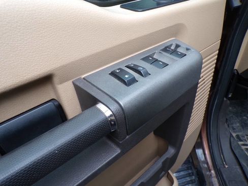 Used 2011 Ford F250 XLT w/ XLT Interior Pkg image 11