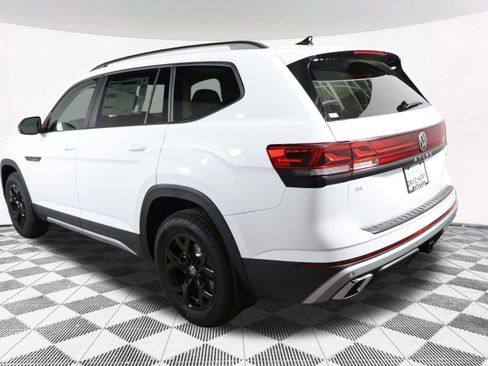 Used 2025 Volkswagen Atlas Peak Edition SE image 27