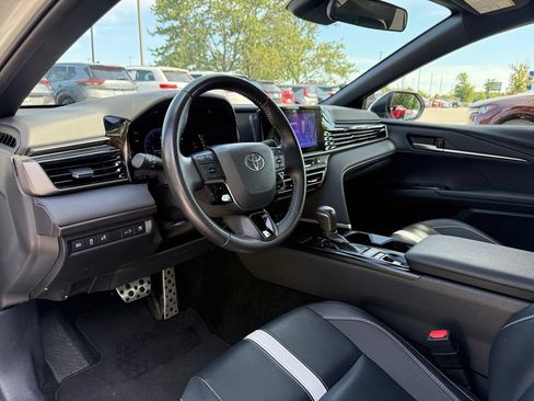 Used 2025 Toyota Camry SE FWD image 9