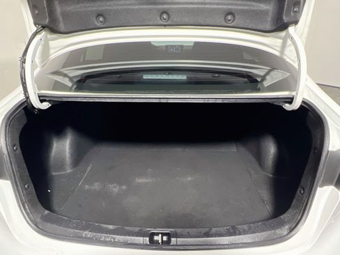 Used 2020 Toyota Corolla LE FWD image 32