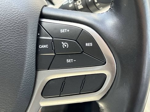 Used 2019 Jeep Cherokee Limited AWD/4WD image 25